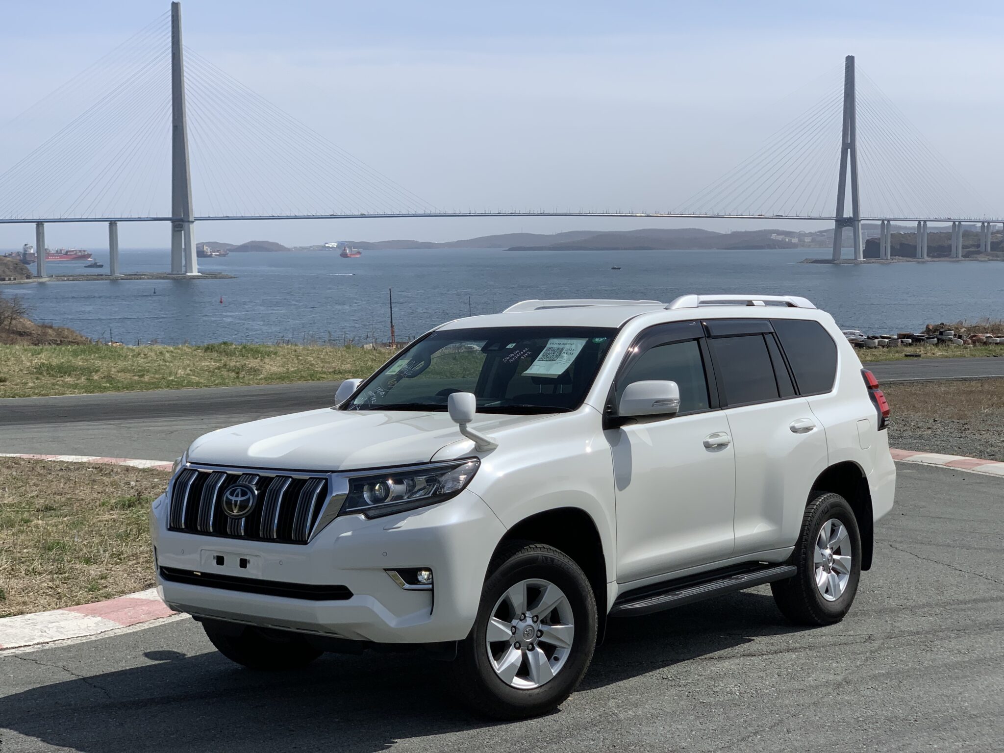 Тойота Прадо белая. Тойота ленд Крузер Прадо на японском аукционе. Toyota Prado in Japan Police. Что идет в комплекте с Тойота Прадо в Японии.